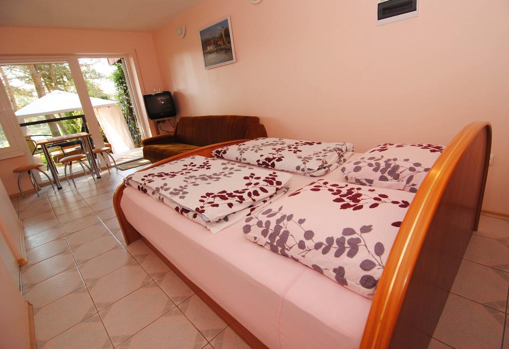Guesthouse "Nakvyne Pas Zveja" Purvynes Street Nida Kültér fotó
